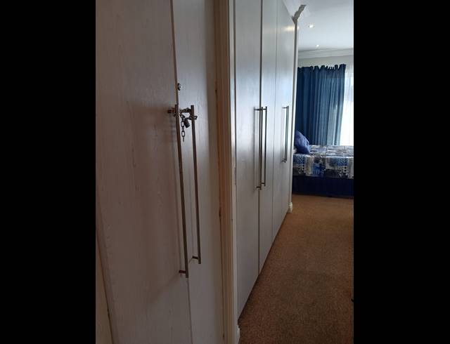 2 BEDROOM APARTMENT FOR SALE IN JEFFREYS BAY CENTRAL